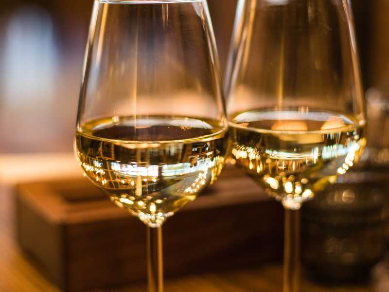 Die 5 größten Mythen über den Wein und wie man am Ende guten Wein findet und trinken kann